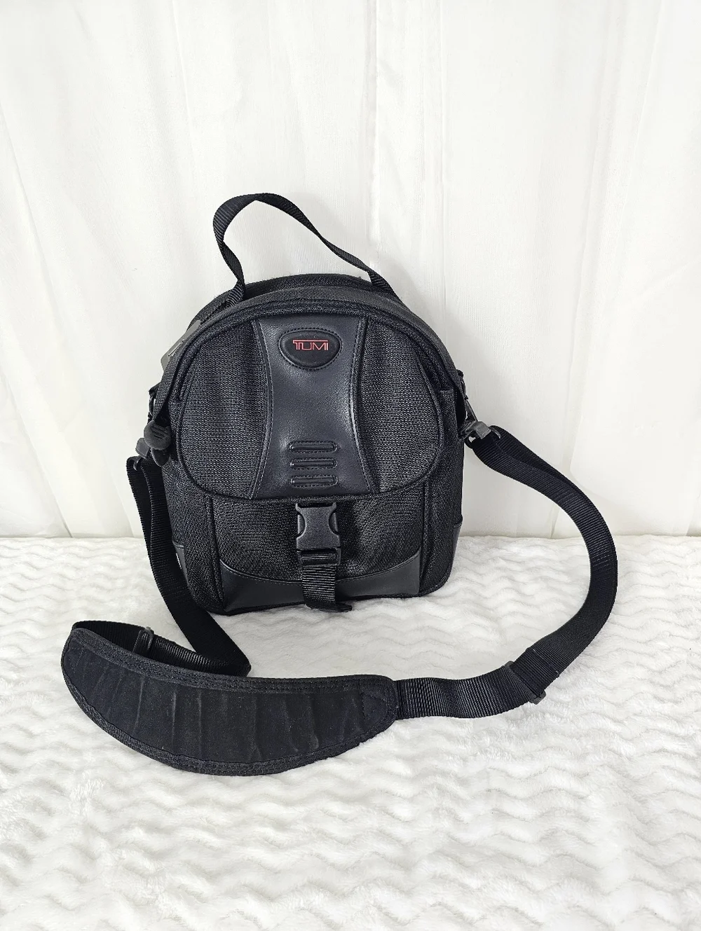 Tumi T2 black Ballistic Nylon Camera Shoulder Bag Vintage